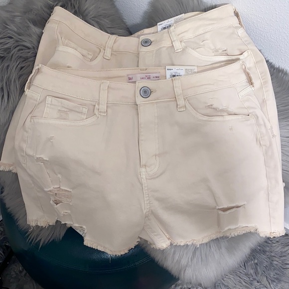 Pants - High Rise / High Waisted Curvy Shorts 🤎